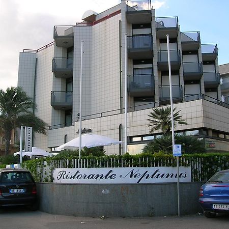 נטונו Hotel Neptunus מראה חיצוני תמונה