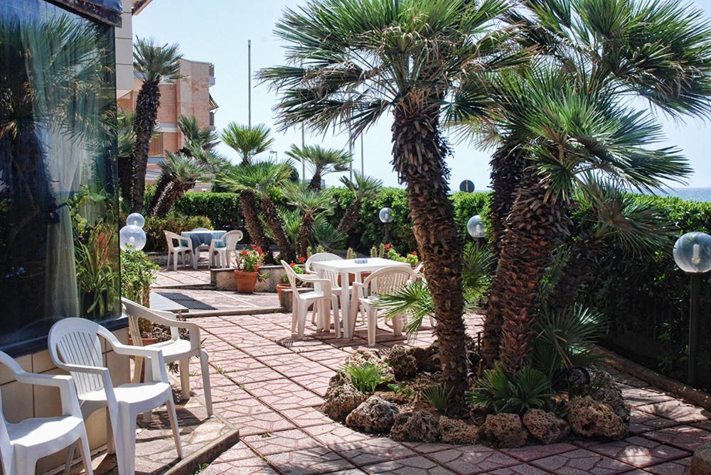 נטונו Hotel Neptunus מראה חיצוני תמונה