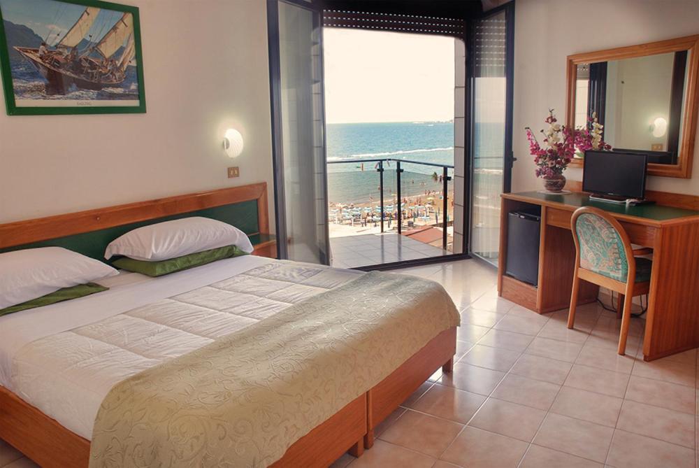 נטונו Hotel Neptunus מראה חיצוני תמונה