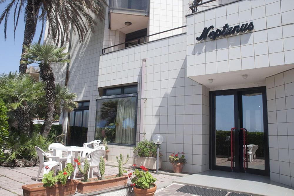 נטונו Hotel Neptunus מראה חיצוני תמונה